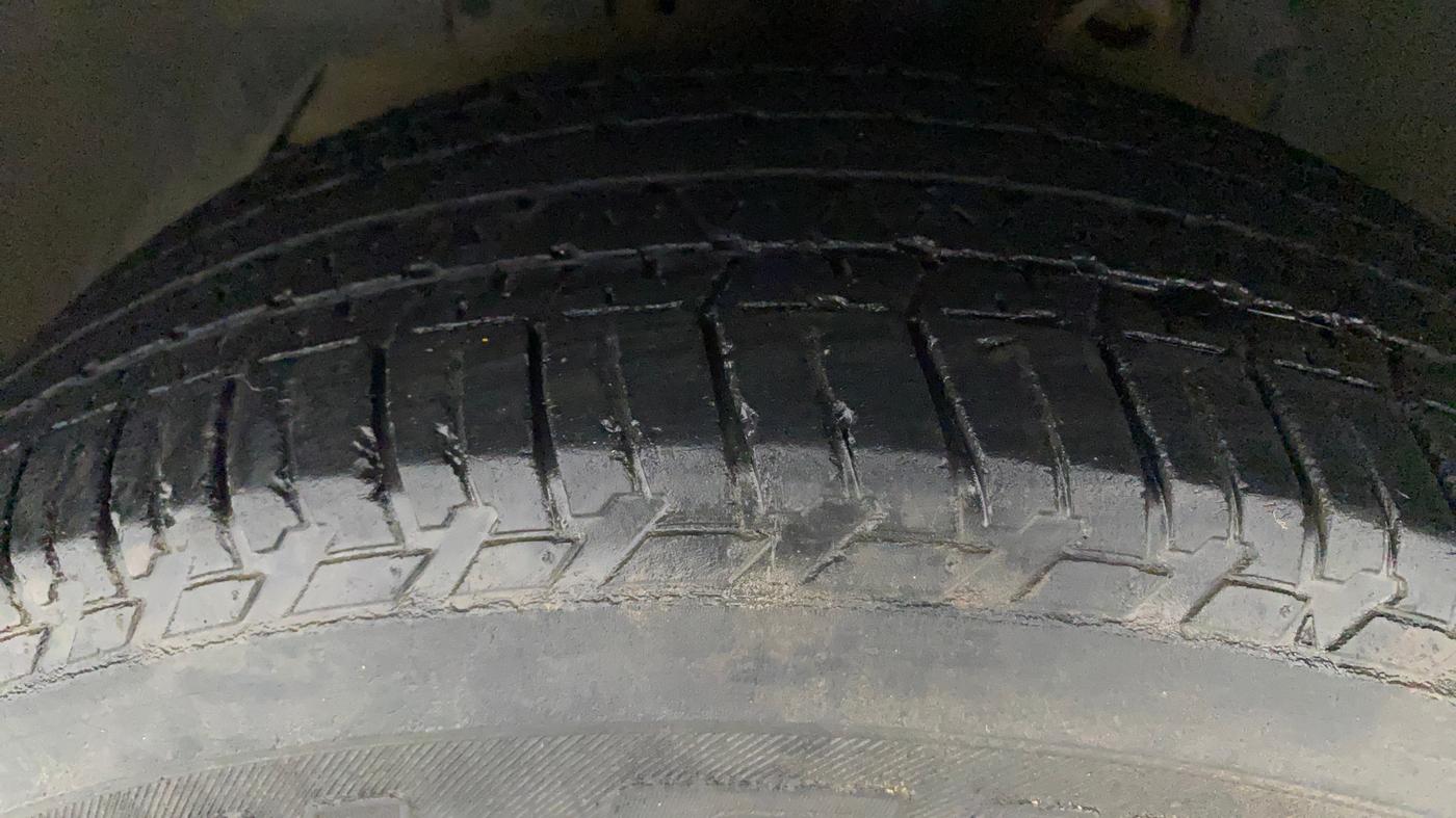2019 Mahindra XUV500 W7, Diesel, Manual, 1,09,163 km, Left Front Tyre Tread
