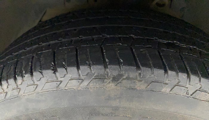 2019 Mahindra XUV500 W7, Diesel, Manual, 1,09,163 km, Left Front Tyre Tread