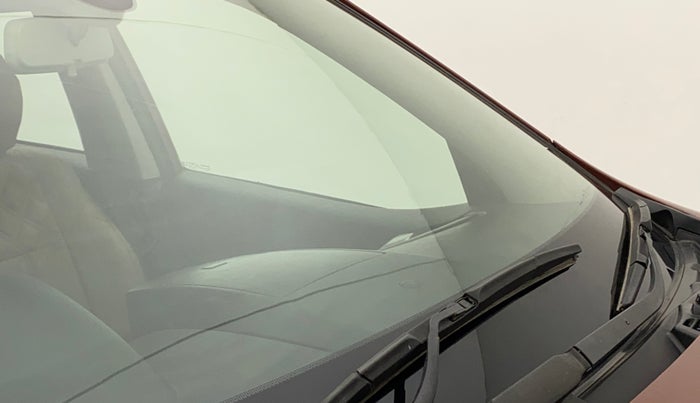 2019 Mahindra XUV500 W7, Diesel, Manual, 1,09,163 km, Front windshield - Minor spot on windshield