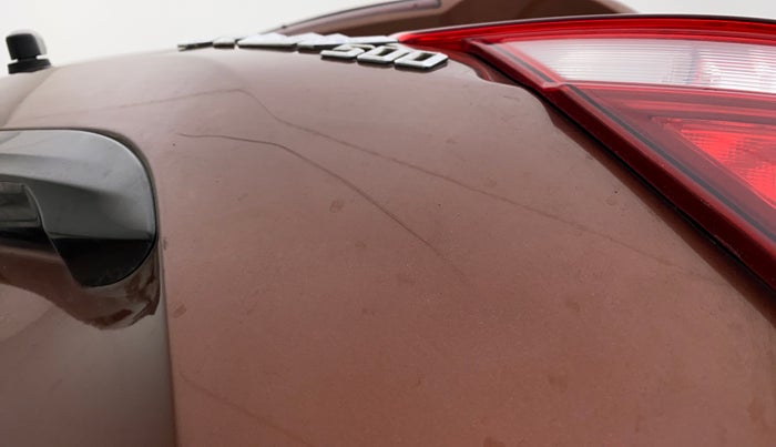 2019 Mahindra XUV500 W7, Diesel, Manual, 1,09,163 km, Dicky (Boot door) - Minor scratches