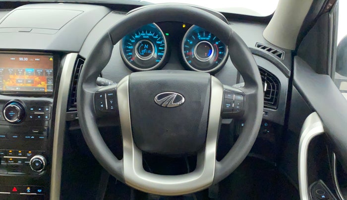 2019 Mahindra XUV500 W7, Diesel, Manual, 1,09,163 km, Steering Wheel Close Up