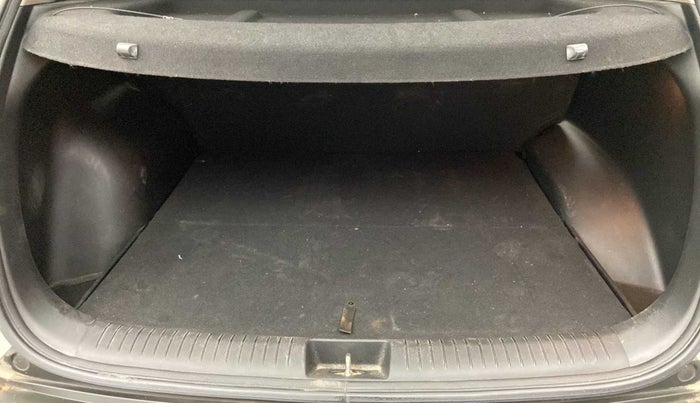 2018 Hyundai Creta SX 1.6 PETROL, Petrol, Manual, 30,720 km, Boot Inside