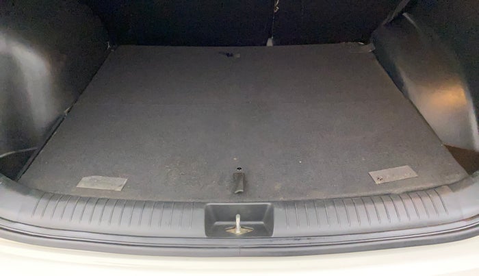 2017 Hyundai Creta SX PLUS AT 1.6 PETROL, Petrol, Automatic, 88,717 km, Boot Inside