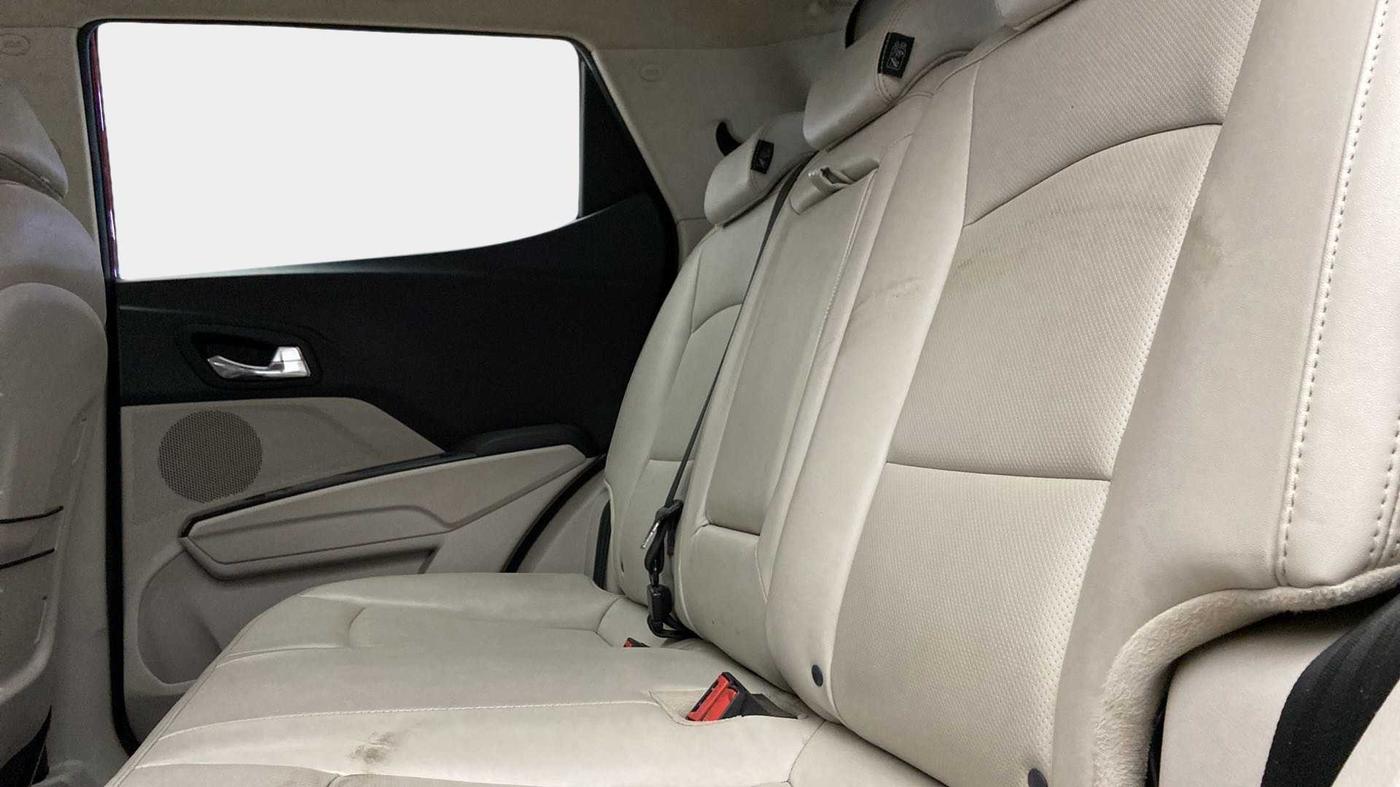 2020 Mahindra XUV300 W8 (O) 1.5 DIESEL AMT, Diesel, Automatic, 44,251 km, Right Side Rear Door Cabin