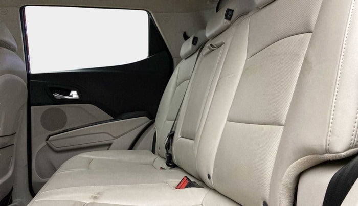 2020 Mahindra XUV300 W8 (O) 1.5 DIESEL AMT, Diesel, Automatic, 44,251 km, Right Side Rear Door Cabin
