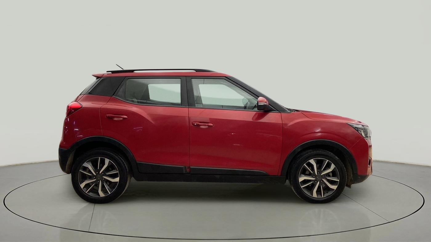 2020 Mahindra XUV300 W8 (O) 1.5 DIESEL AMT, Diesel, Automatic, 44,251 km, Right Side View