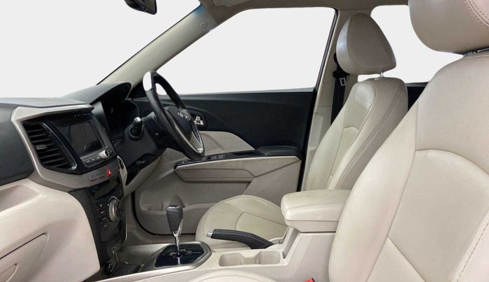 2020 Mahindra XUV300 W8 (O) 1.5 DIESEL AMT, Diesel, Automatic, 44,251 km, Right Side Front Door Cabin
