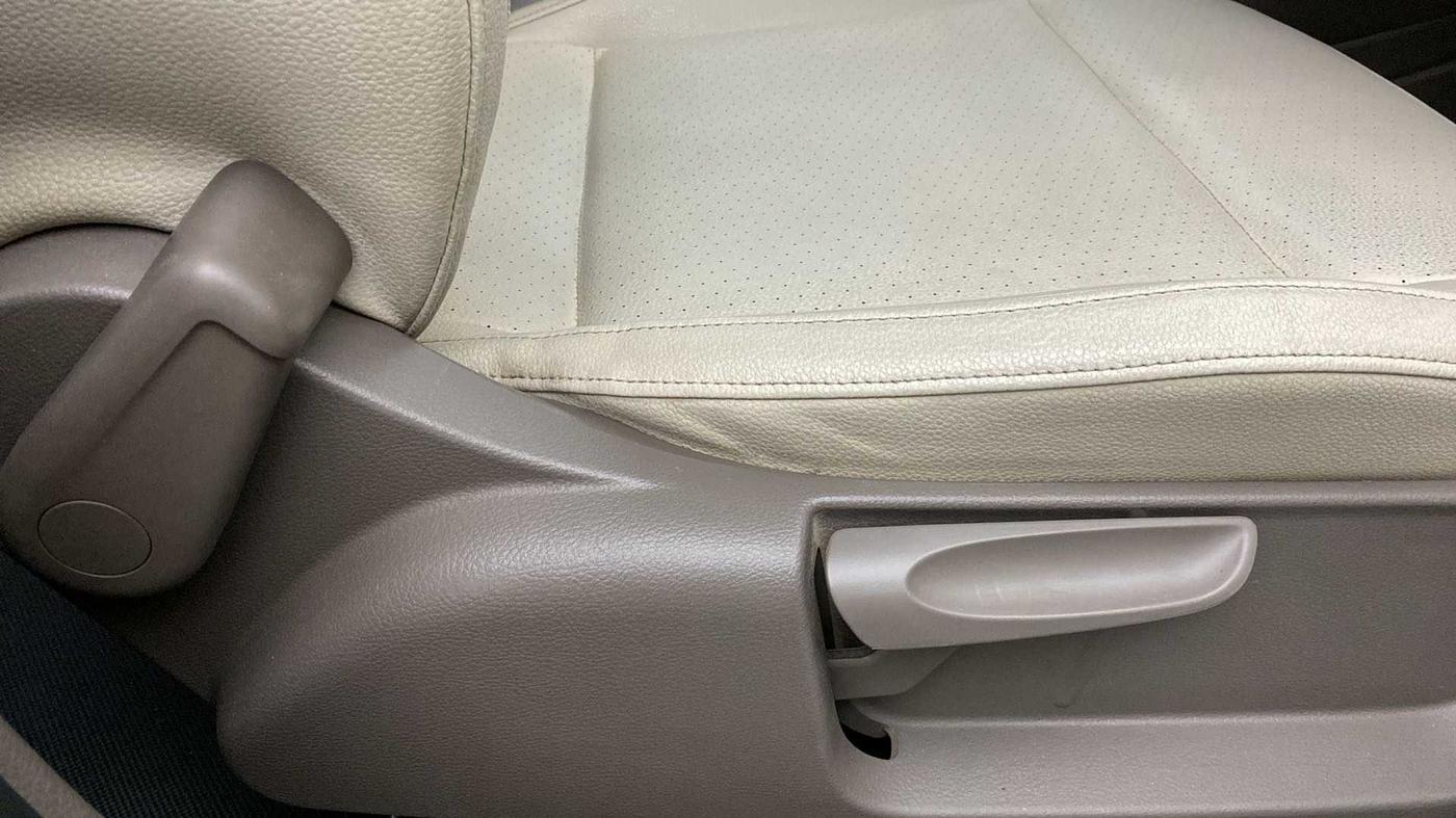 2016 Skoda Rapid 1.5 TDI CR STYLE PLUS AT, Diesel, Automatic, 92,223 km, Driver Side Adjustment Panel