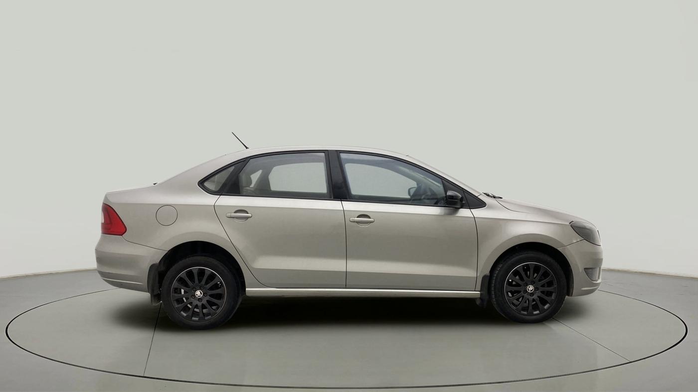 2016 Skoda Rapid 1.5 TDI CR STYLE PLUS AT, Diesel, Automatic, 92,223 km, Right Side View
