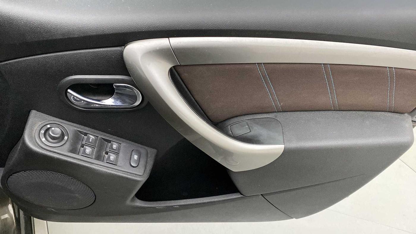 2020 Renault Duster RXZ 1.5 PETROL MT, Petrol, Manual, 41,619 km, Driver Side Door Panels Control