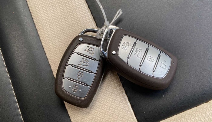 2021 Hyundai VENUE SX PLUS 1.0 TURBO DCT, Petrol, Automatic, 24,678 km, Key Close Up