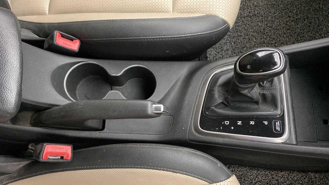 2019 Hyundai Verna 1.6 VTVT SX (O) AT, Petrol, Automatic, 40,798 km, Gear Lever