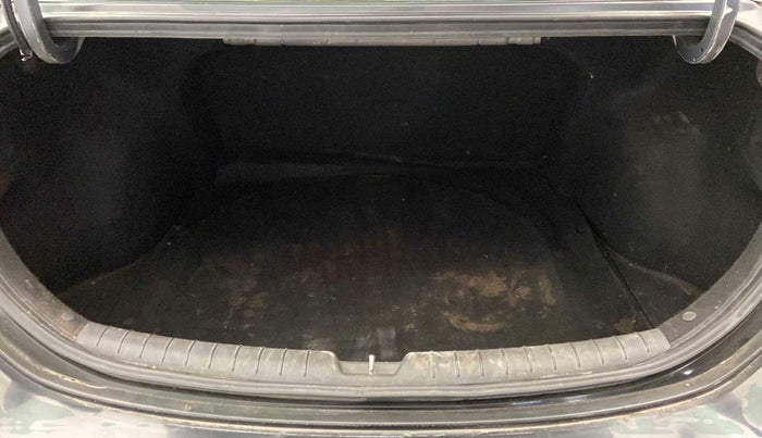2019 Hyundai Verna 1.6 VTVT SX (O) AT, Petrol, Automatic, 40,798 km, Boot Inside