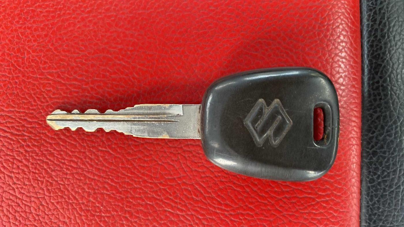 2012 Maruti Wagon R 1.0 LXI, CNG, Manual, 61,467 km, Key Close Up