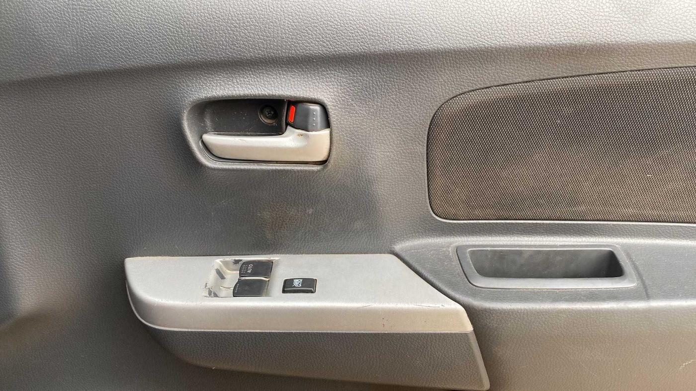 2012 Maruti Wagon R 1.0 LXI, CNG, Manual, 61,467 km, Driver Side Door Panels Control