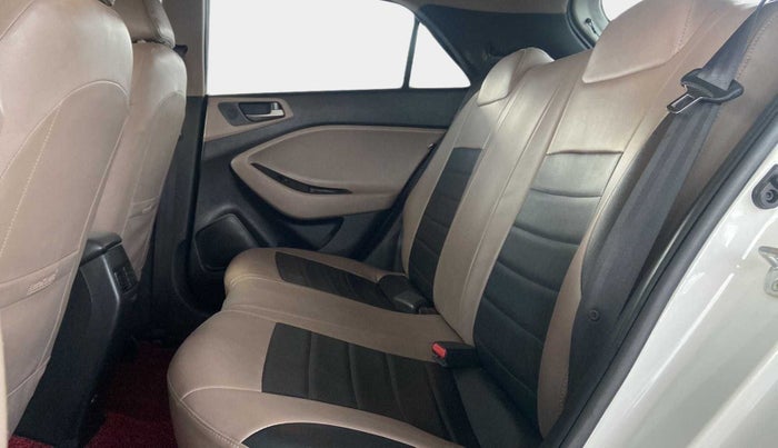 2014 Hyundai Elite i20 SPORTZ 1.2 (O), Petrol, Manual, 91,801 km, Right Side Rear Door Cabin