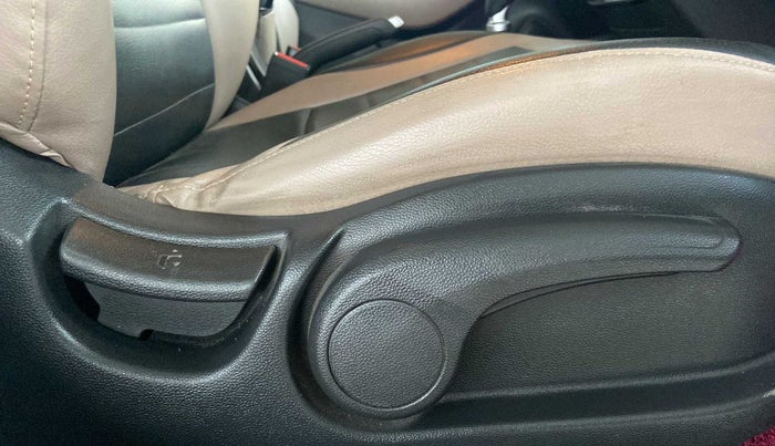 2014 Hyundai Elite i20 SPORTZ 1.2 (O), Petrol, Manual, 91,801 km, Driver Side Adjustment Panel