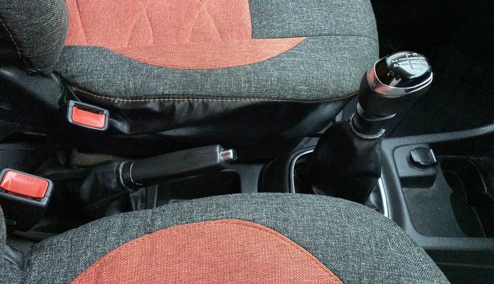 2018 Renault Kwid RXT 0.8 (O), Petrol, Manual, 56,973 km, Gear Lever