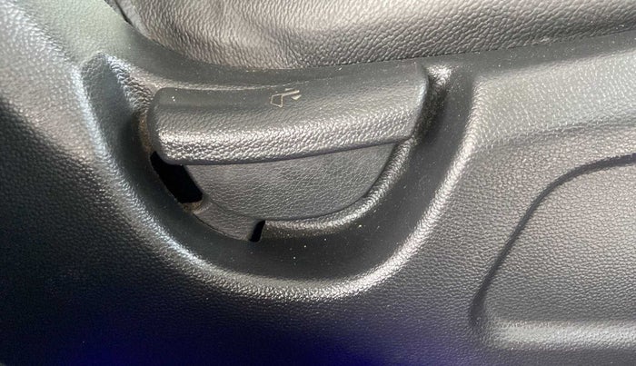 2016 Hyundai Elite i20 MAGNA 1.2, Petrol, Manual, 96,181 km, Driver Side Adjustment Panel