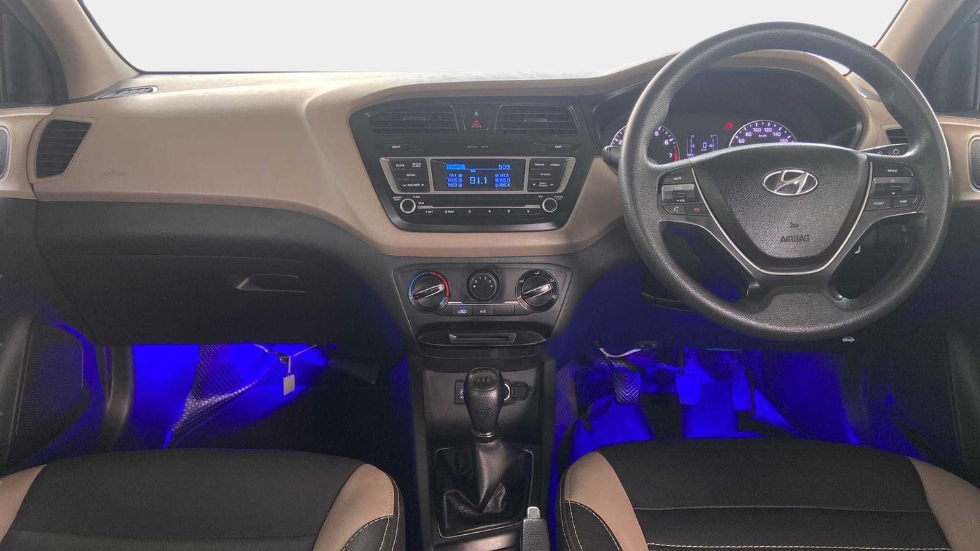 2016 Hyundai Elite i20 MAGNA 1.2, Petrol, Manual, 96,181 km, Dashboard
