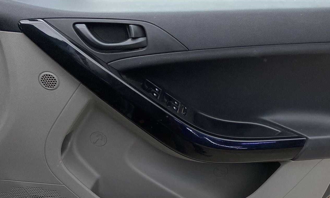 2018 Tata NEXON XM PETROL, Petrol, Manual, 41,524 km, Driver Side Door Panels Control