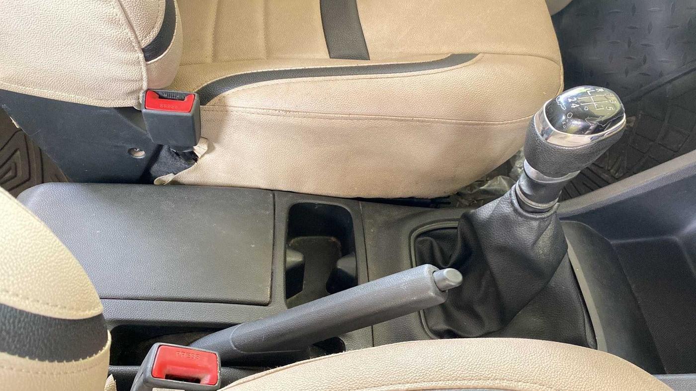 2019 Renault TRIBER RXT, Petrol, Manual, 32,469 km, Gear Lever