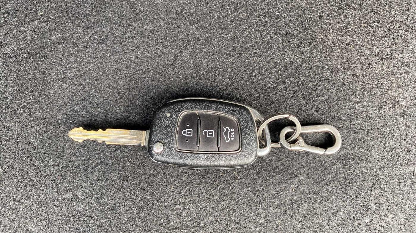 2020 Hyundai AURA S 1.2, Petrol, Manual, 41,550 km, Key Close Up