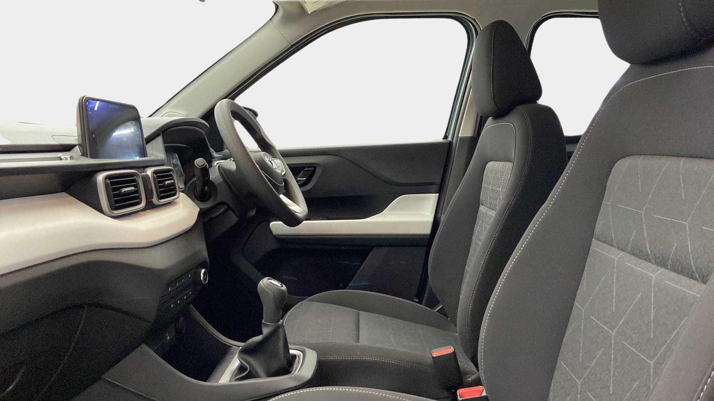 2023 Tata PUNCH ACCOMPLISHED MT, Petrol, Manual, 2,246 km, Right Side Front Door Cabin