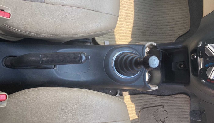 2014 Honda Amaze 1.5L I-DTEC SX, Diesel, Manual, 1,21,568 km, Gear Lever