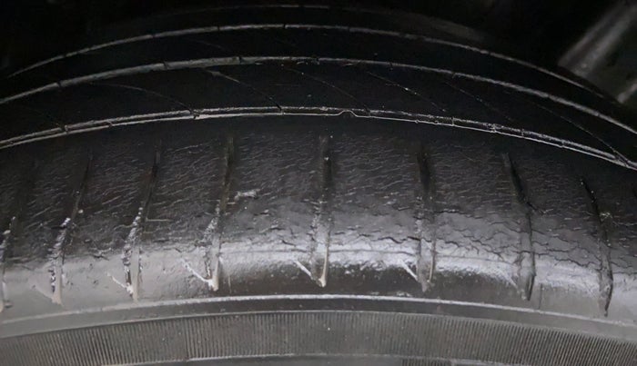 2013 Volkswagen Polo GT TSI 1.2 PETROL AT, Petrol, Automatic, 78,276 km, Right Rear Tyre Tread
