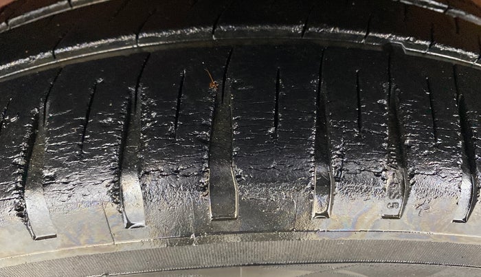 2016 Maruti Wagon R 1.0 VXI, Petrol, Manual, 57,451 km, Left Front Tyre Tread