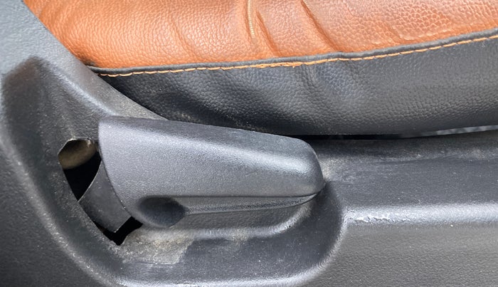 2016 Maruti Wagon R 1.0 VXI, Petrol, Manual, 57,451 km, Driver Side Adjustment Panel