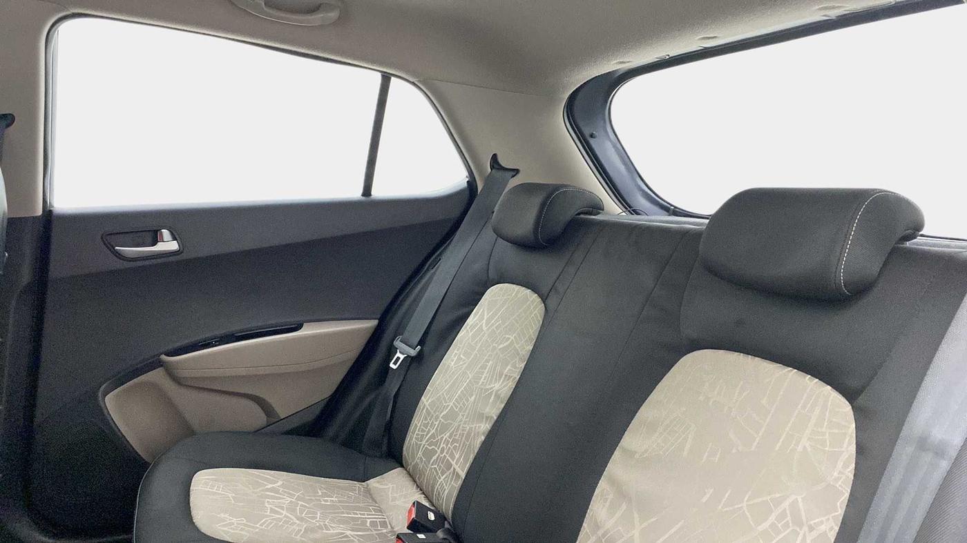 2015 Hyundai Grand i10 ASTA AT 1.2 KAPPA VTVT, Petrol, Automatic, 67,950 km, Right Side Rear Door Cabin