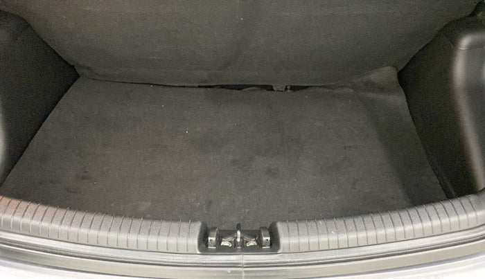 2015 Hyundai Grand i10 ASTA AT 1.2 KAPPA VTVT, Petrol, Automatic, 67,950 km, Boot Inside