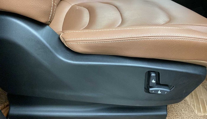 2020 MG HECTOR PLUS SHARP 2.0 DIESEL TURBO MT 6-STR DUAL TONE, Diesel, Manual, 12,098 km, Driver Side Adjustment Panel