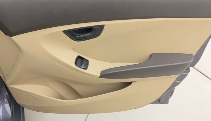 2018 Hyundai Eon ERA +, Petrol, Manual, 39,079 km, Driver Side Door Panels Control