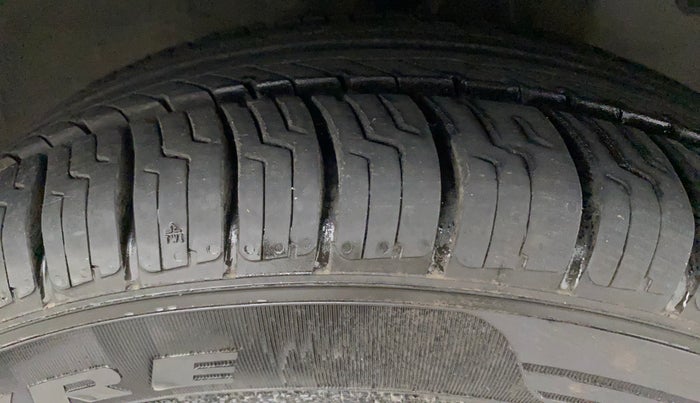 2018 Hyundai Eon ERA +, Petrol, Manual, 39,079 km, Right Front Tyre Tread