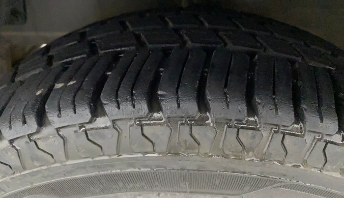2018 Hyundai Eon ERA +, Petrol, Manual, 39,079 km, Left Front Tyre Tread