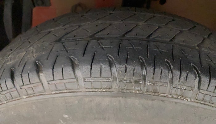 2017 Maruti Swift VXI, Petrol, Manual, 85,783 km, Left Front Tyre Tread