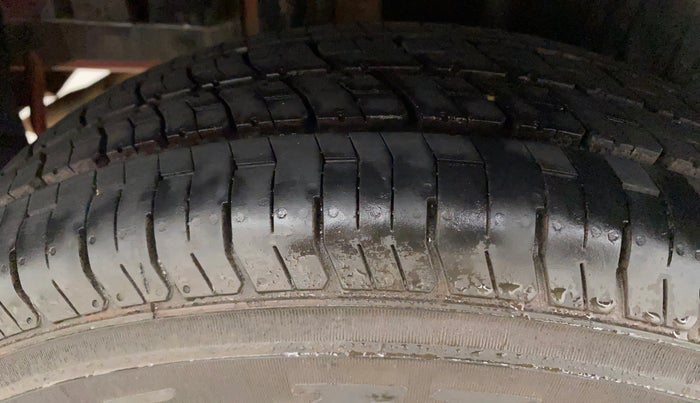 2017 Maruti Swift VXI, Petrol, Manual, 85,783 km, Right Rear Tyre Tread