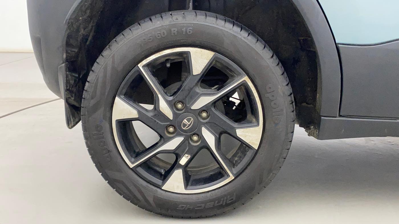 2021 Tata PUNCH CREATIVE AMT 1.2 RTN DUAL TONE, Petrol, Automatic, 17,850 km, Right Rear Wheel