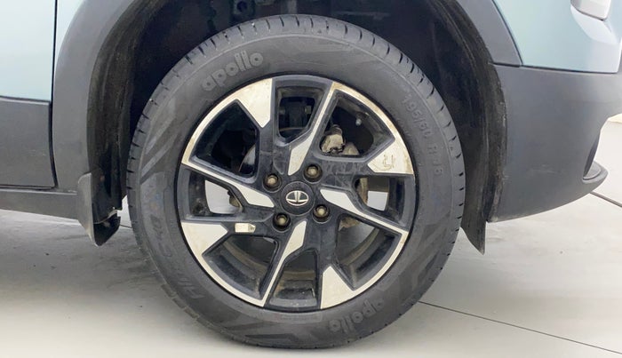 2021 Tata PUNCH CREATIVE AMT 1.2 RTN DUAL TONE, Petrol, Automatic, 17,850 km, Right Front Wheel
