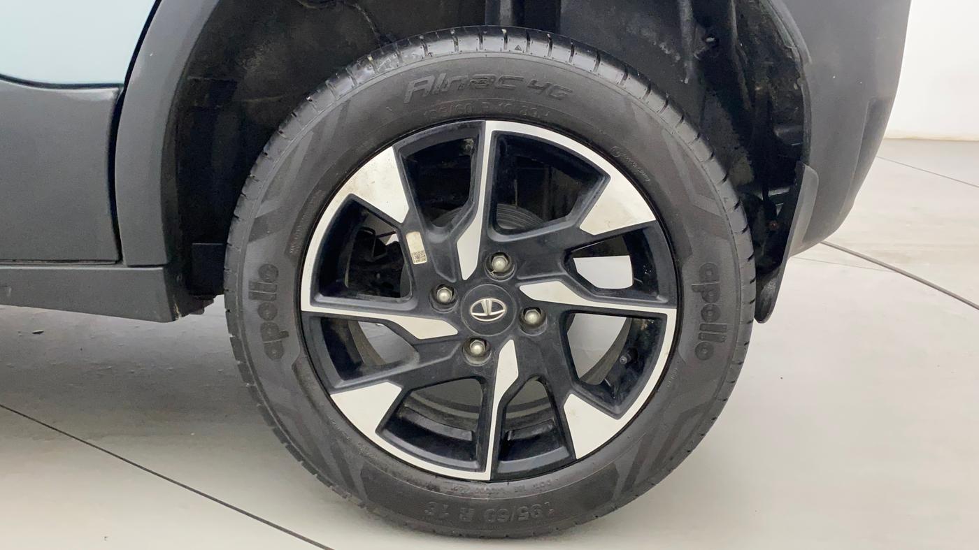 2021 Tata PUNCH CREATIVE AMT 1.2 RTN DUAL TONE, Petrol, Automatic, 17,850 km, Left Rear Wheel