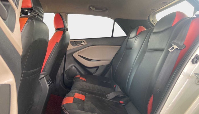 2015 Hyundai Elite i20 SPORTZ 1.2, Petrol, Manual, 82,547 km, Right Side Rear Door Cabin