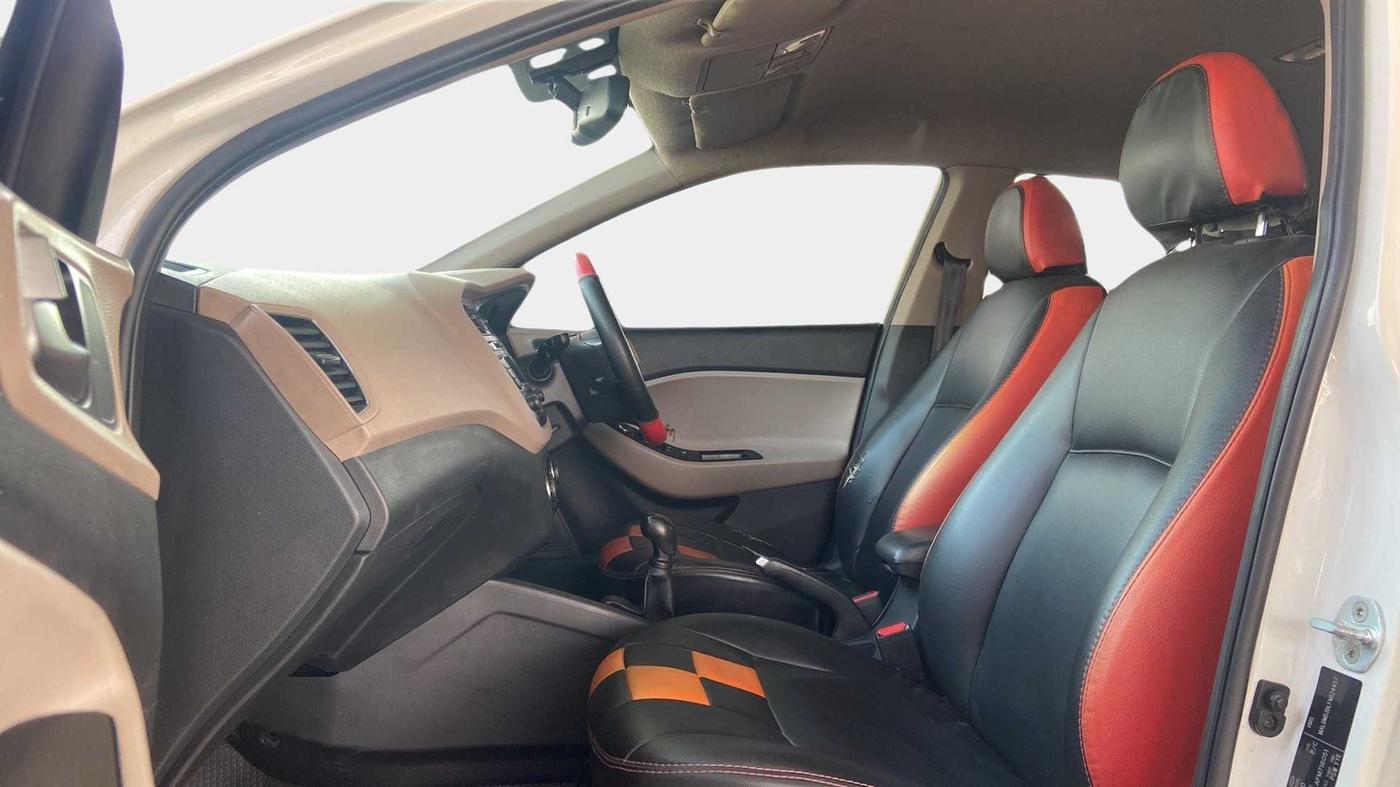 2015 Hyundai Elite i20 SPORTZ 1.2, Petrol, Manual, 82,547 km, Right Side Front Door Cabin