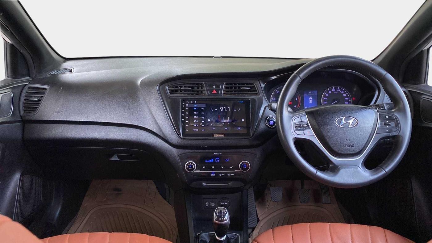2017 Hyundai Elite i20 ASTA 1.4 CRDI (O), Diesel, Manual, 1,19,899 km, Dashboard