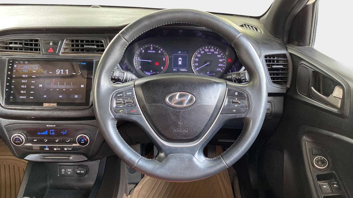 2017 Hyundai Elite i20 ASTA 1.4 CRDI (O), Diesel, Manual, 1,19,899 km, Steering Wheel Close Up