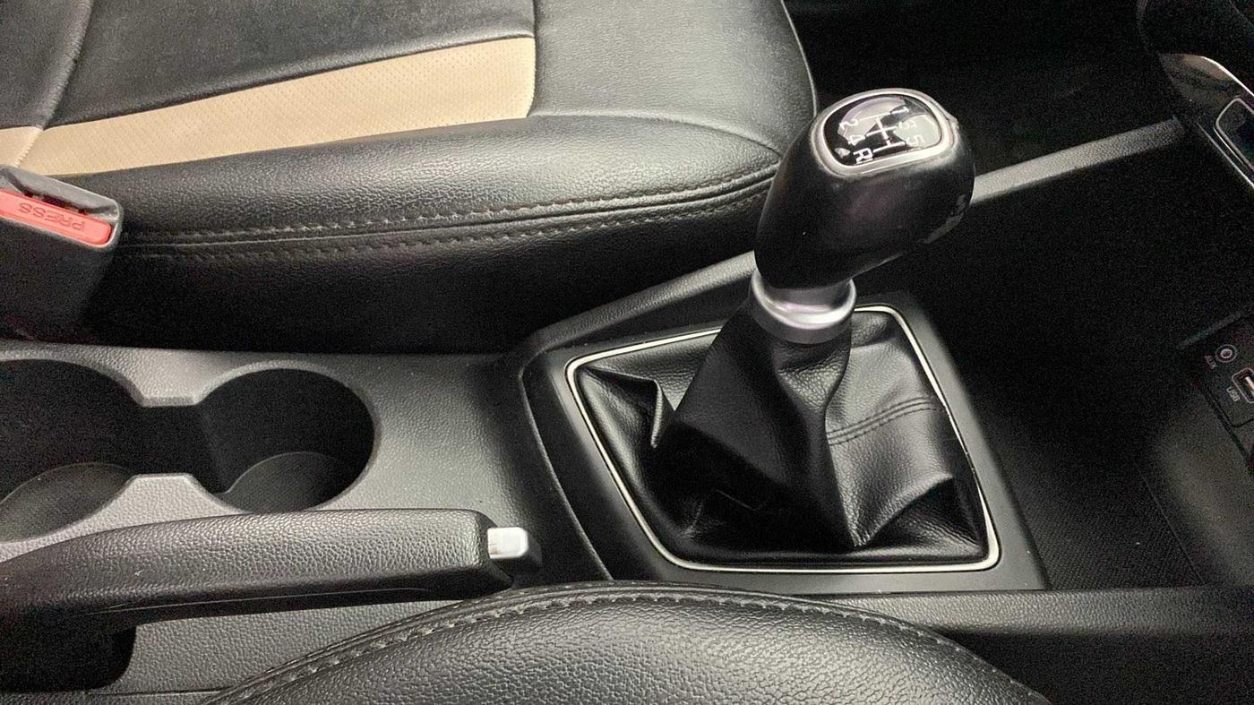 2016 Hyundai Elite i20 ASTA 1.2 (O), Petrol, Manual, 88,744 km, Gear Lever