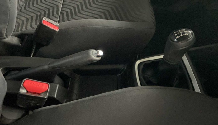 2023 Maruti Swift VXI, Petrol, Manual, 4,924 km, Gear Lever