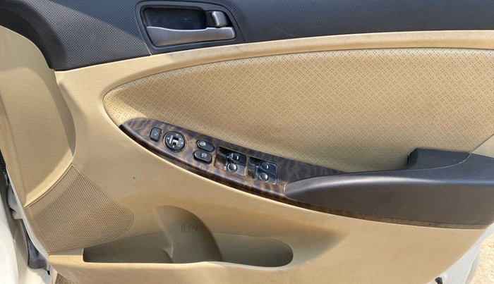 2018 Hyundai Verna 1.6 CRDI SX, Diesel, Manual, 1,18,019 km, Driver Side Door Panels Control